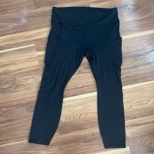 Athlete Salutation Stash Leggings 7/8 w/Pockets